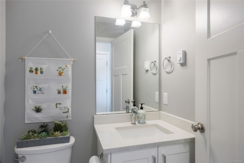 1341 Blue Heron Rd, Nanaimo, BC - Indoor Photo Showing Bathroom