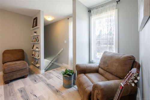 1341 Blue Heron Rd, Nanaimo, BC - Indoor Photo Showing Living Room