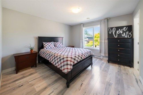 1341 Blue Heron Rd, Nanaimo, BC - Indoor Photo Showing Bedroom