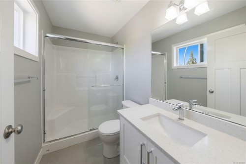 1341 Blue Heron Rd, Nanaimo, BC - Indoor Photo Showing Bathroom