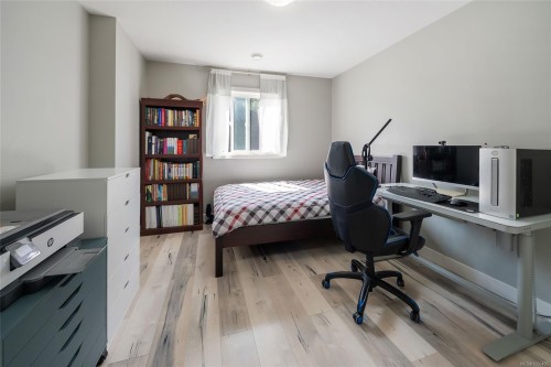 1341 Blue Heron Rd, Nanaimo, BC - Indoor Photo Showing Bedroom