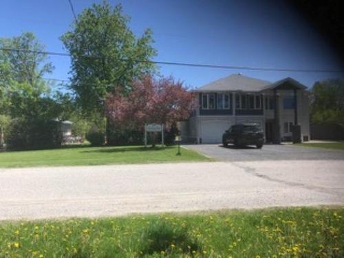 100 Queen Street, Barwick, ON - Outdoor