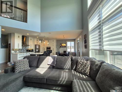 836 Mctaggart Drive, Weyburn, SK - Indoor Photo Showing Living Room