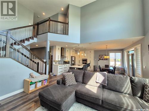 836 Mctaggart Drive, Weyburn, SK - Indoor Photo Showing Living Room