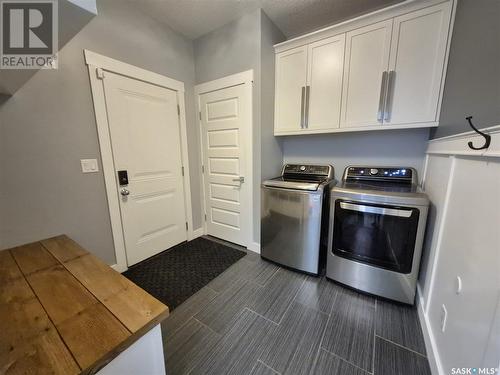 836 Mctaggart Drive, Weyburn, SK - Indoor Photo Showing Laundry Room