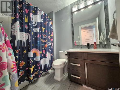 836 Mctaggart Drive, Weyburn, SK - Indoor Photo Showing Bathroom