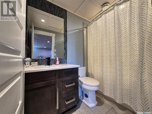 836 Mctaggart Drive, Weyburn, SK - Indoor Photo Showing Bathroom