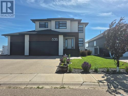 836 Mctaggart Drive, Weyburn, SK - Outdoor