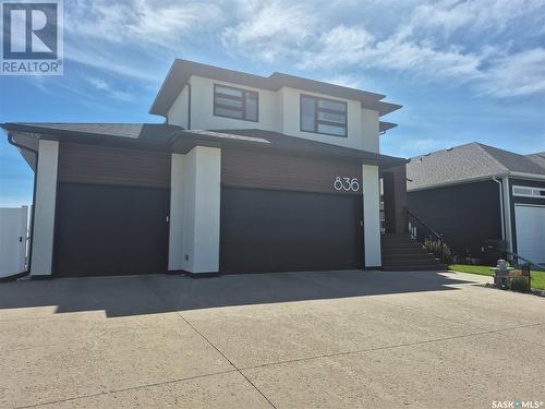 836 Mctaggart Drive, Weyburn, SK - Outdoor
