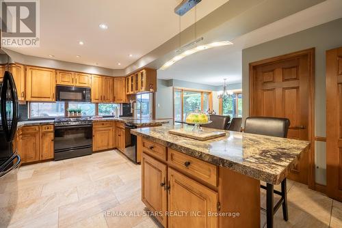 3 Marilyn Avenue, Whitchurch-Stouffville, ON - Indoor Photo Showing Kitchen