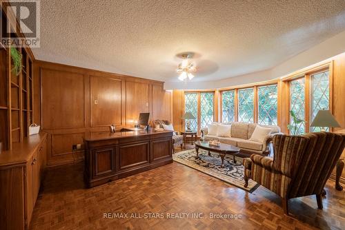 3 Marilyn Avenue, Whitchurch-Stouffville, ON - Indoor Photo Showing Living Room