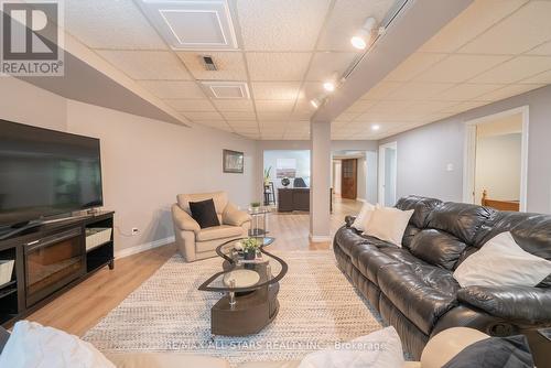 3 Marilyn Avenue, Whitchurch-Stouffville, ON - Indoor Photo Showing Living Room