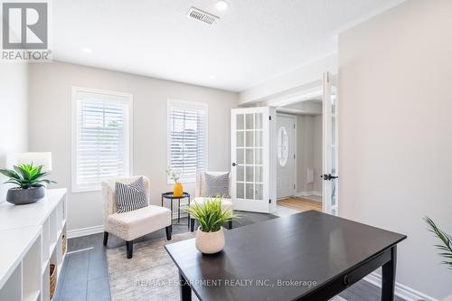 15 - 230 Avonsyde Boulevard, Hamilton, ON - Indoor Photo Showing Living Room