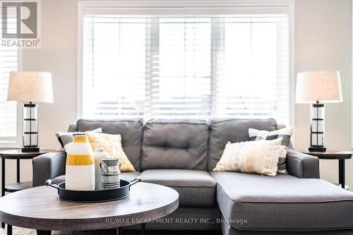15 - 230 Avonsyde Boulevard, Hamilton, ON - Indoor Photo Showing Living Room