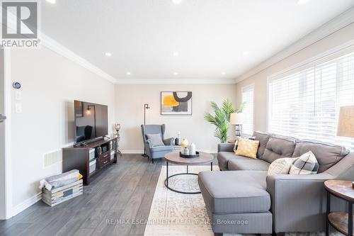 15 - 230 Avonsyde Boulevard, Hamilton, ON - Indoor Photo Showing Living Room