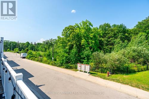 15 - 230 Avonsyde Boulevard, Hamilton, ON - Outdoor