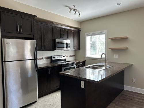 104-2799 Clapperton Avenue, Merritt, BC - Indoor Photo Showing Kitchen With Stainless Steel Kitchen With Double Sink With Upgraded Kitchen