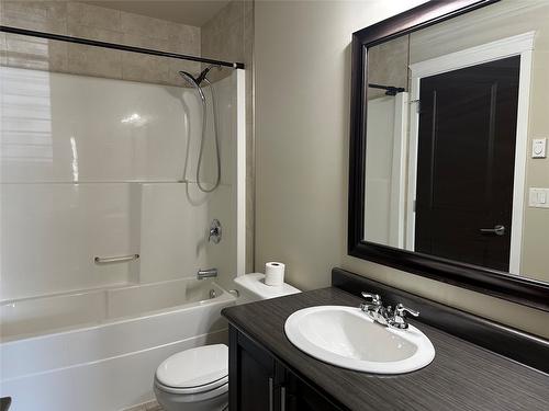 104-2799 Clapperton Avenue, Merritt, BC - Indoor Photo Showing Bathroom