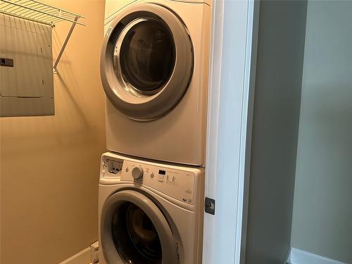 104-2799 Clapperton Avenue, Merritt, BC - Indoor Photo Showing Laundry Room
