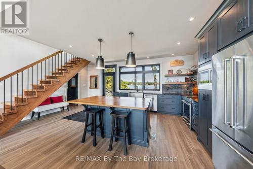 4 Island 800, Georgian Bay (Baxter), ON - Indoor Photo Showing Kitchen With Upgraded Kitchen