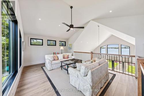 4 Island 800, Georgian Bay (Baxter), ON - Indoor