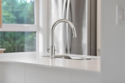 203-9716 Third St, Sidney, BC - Indoor