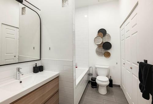 Bathroom - 5-375 Rue St-Paul E., Montréal (Ville-Marie), QC - Indoor Photo Showing Bathroom