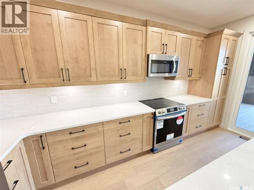 161 Delaet Drive, Weyburn, SK - Indoor Photo Showing Kitchen