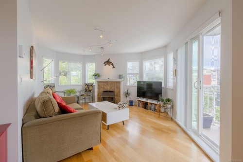 301-24 Prideaux St, Nanaimo, BC - Indoor Photo Showing Living Room With Fireplace