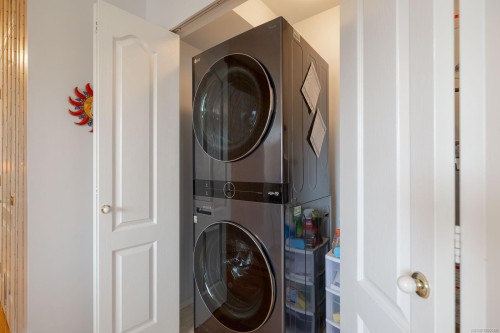 301-24 Prideaux St, Nanaimo, BC - Indoor Photo Showing Laundry Room