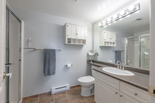 301-24 Prideaux St, Nanaimo, BC - Indoor Photo Showing Bathroom