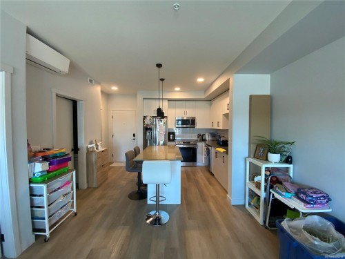 404-2469 Gateway Rd, Langford, BC - Indoor Photo Showing Kitchen