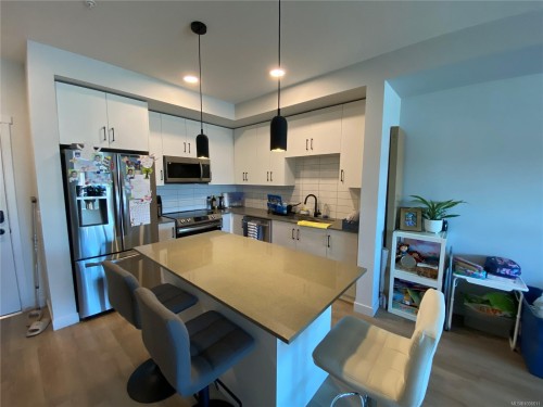 404-2469 Gateway Rd, Langford, BC - Indoor