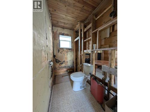 405 Moffat Street, Prince George, BC - Indoor Photo Showing Bathroom
