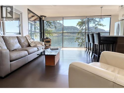 3872 Point Road, Chase, BC - Indoor Photo Showing Living Room
