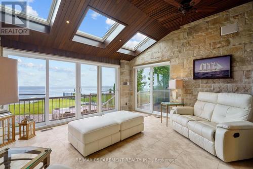 56 Aquamarine Drive, Hamilton, ON - Indoor Photo Showing Living Room