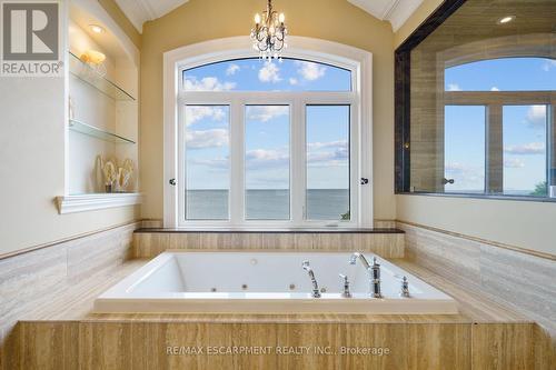56 Aquamarine Drive, Hamilton, ON - Indoor Photo Showing Bathroom