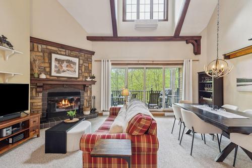Overall view - 8-104 Ch. Des Quatre-Sommets, Mont-Tremblant, QC - Indoor Photo Showing Living Room With Fireplace