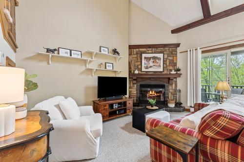 Living room - 8-104 Ch. Des Quatre-Sommets, Mont-Tremblant, QC - Indoor Photo Showing Living Room With Fireplace