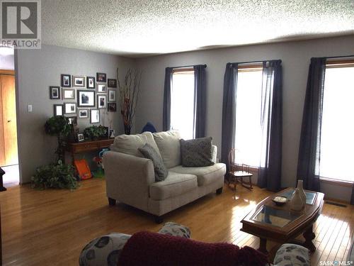 108 Freeman Street, Richmound, SK - Indoor Photo Showing Living Room