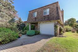 84 Grand Boulevard O.  Saint-Bruno-De-Montarville, QC J3V 4P8