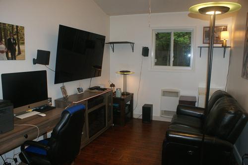 Salon - 30 Rue Jules, Saint-Lucien, QC - Indoor Photo Showing Office