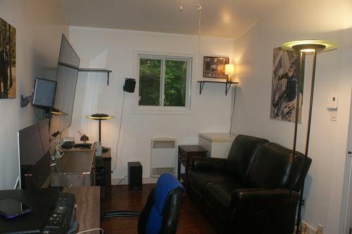 Salon - 30 Rue Jules, Saint-Lucien, QC - Indoor