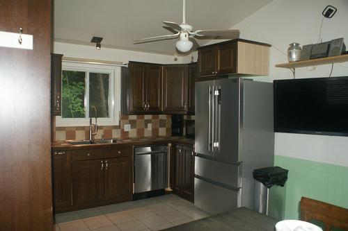 Cuisine - 30 Rue Jules, Saint-Lucien, QC - Indoor Photo Showing Kitchen With Double Sink