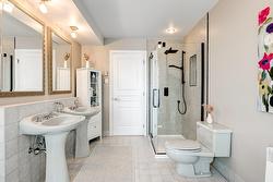 Salle de bains attenante à la CCP - 