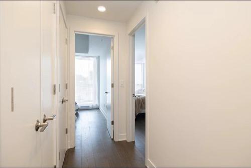 Passageway - Th2-1288 Rue St-Antoine O., Montréal (Ville-Marie), QC - Indoor Photo Showing Other Room