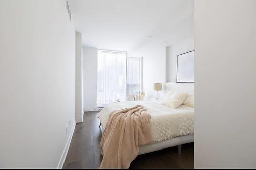 Primary bedroom - Th2-1288 Rue St-Antoine O., Montréal (Ville-Marie), QC - Indoor Photo Showing Bedroom