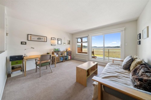 10-1976 Glenidle Rd, Sooke, BC - Indoor Photo Showing Living Room