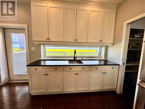 6334 207 Road, Dawson Creek, BC - Indoor Photo Showing Kitchen