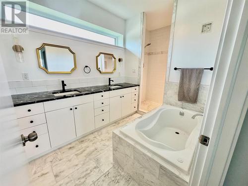 6334 207 Road, Dawson Creek, BC - Indoor Photo Showing Bathroom